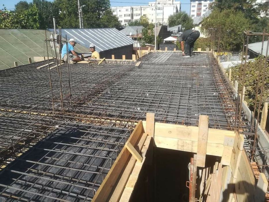 Construim Case la rosu /la cheie .