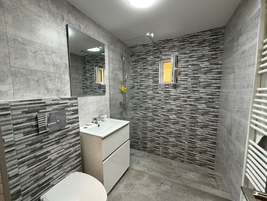 Închiriez apartament (zona Mercur)Cetate
