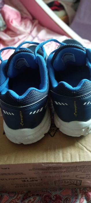 Adidași.    băieții