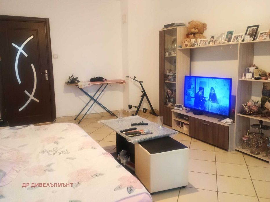 Продава се Тристаен апартамент в София, Фондови жилища - 84 кв.м за 2096 €/кв.м - Снимка #1