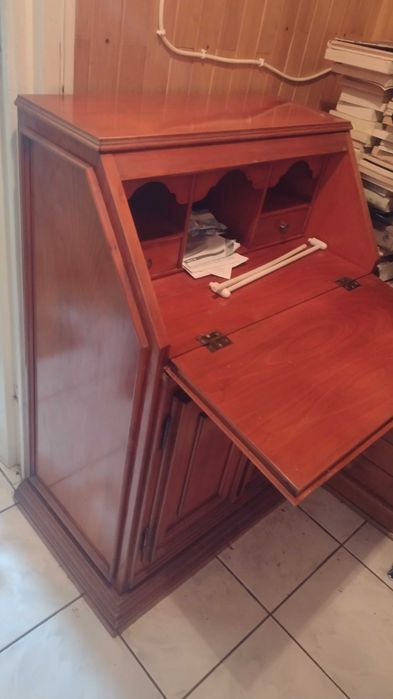 Secretaire din lemn de cires in stare foarte buna