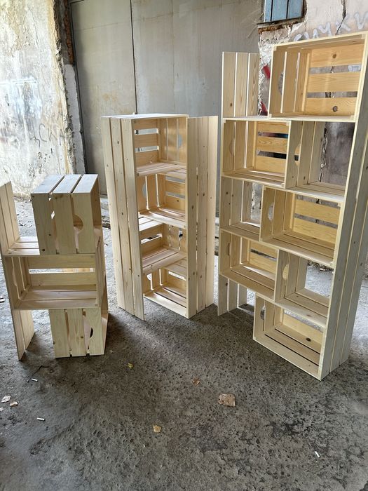 Универсален разтегателен и чупещ се дървен стелаж от щайги