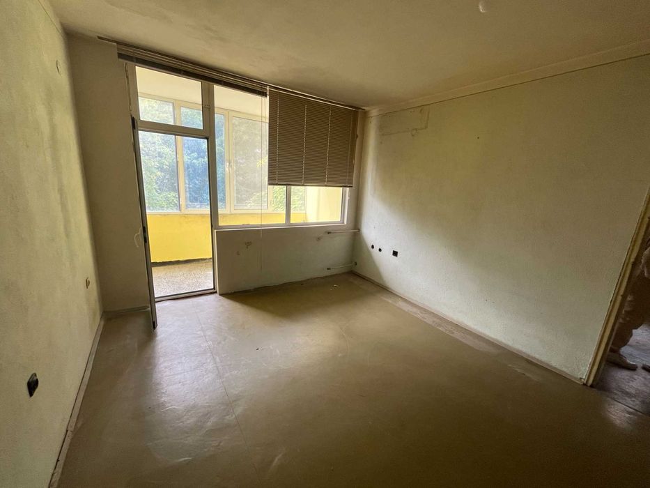 Продава се Четиристаен апартамент в Казанлък - 105 кв.м за 1020 €/кв.м - Снимка #1