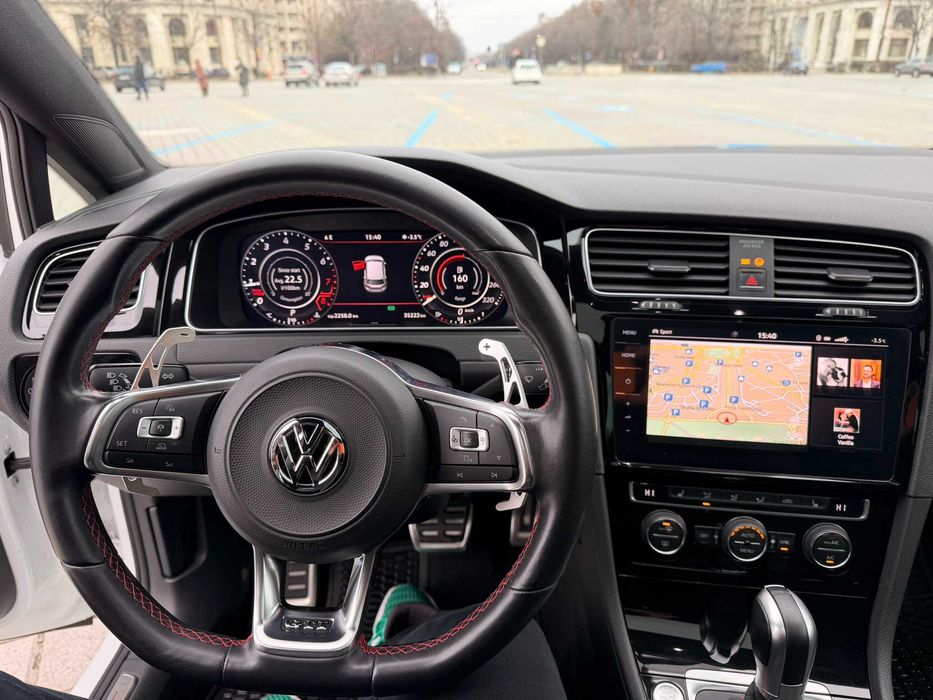 VW Golf 7.5 GTI Performance 2.0TSI DSG ACC LED DCC Navi Pano