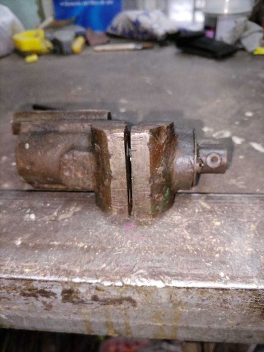 Продам тиски маленькие