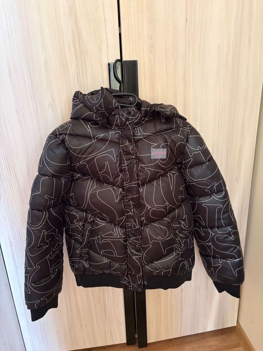 Нова зимно яке на Guess