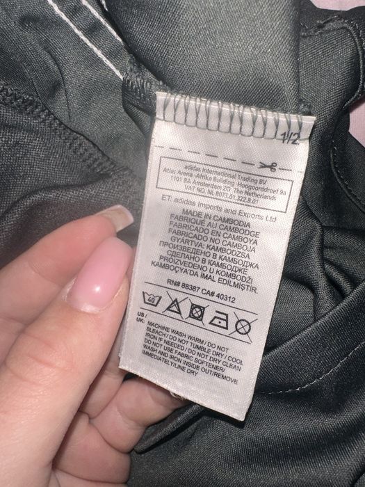 Дамски дрехи  – горнища, спортна рокля и тениска