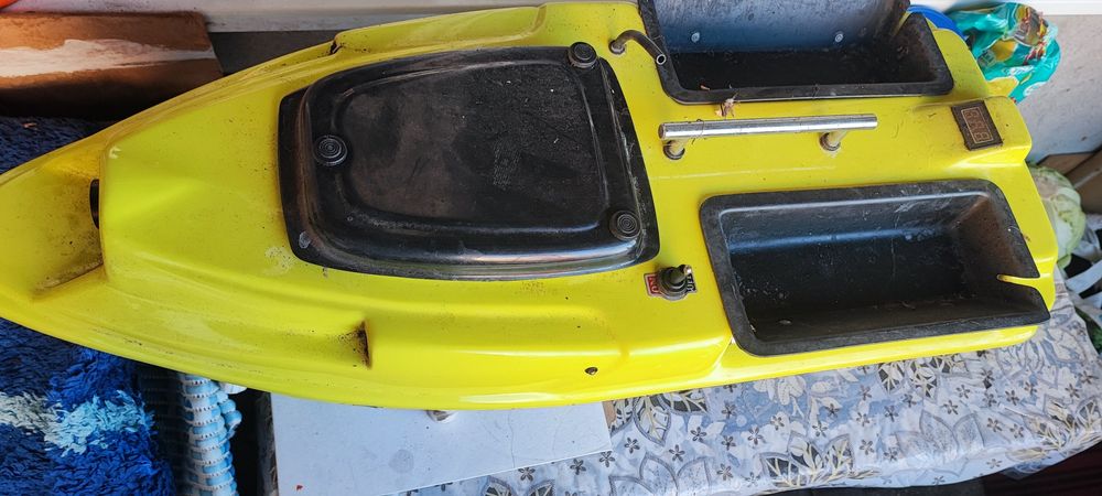 Barcă pentru nădit