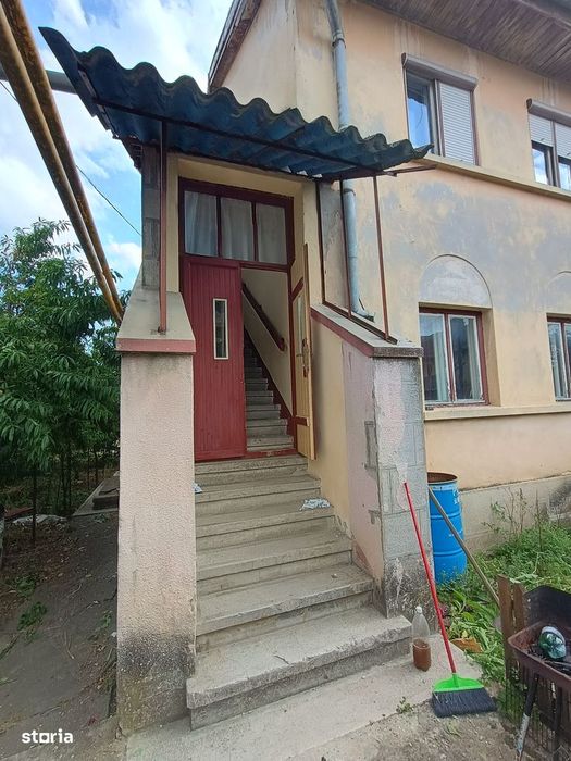 Apartament la casa / curte / Aleea B