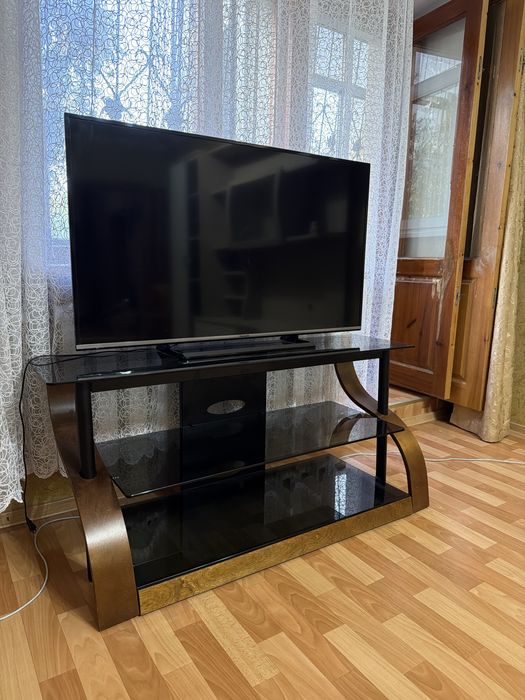 Продам стеклянную тумбу под телевизор