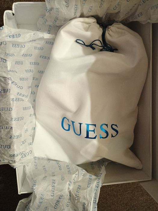 Guess Сандали с ток / Обувки с ток бяло и тюркоазено синьо