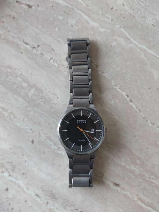Ceas Bering Solar Titanium 14440, geam Safir, încărcare solară, complet din titan