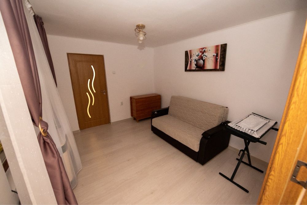 Casa in cartier Brosteni, gata locuibila, aproape de Centru