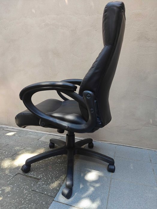 Scaun de birou executiv negru