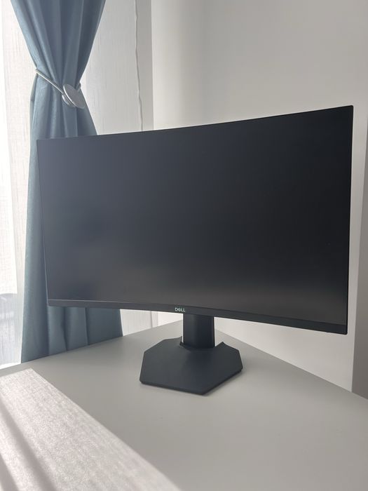 Monitor gaming Dell curbat