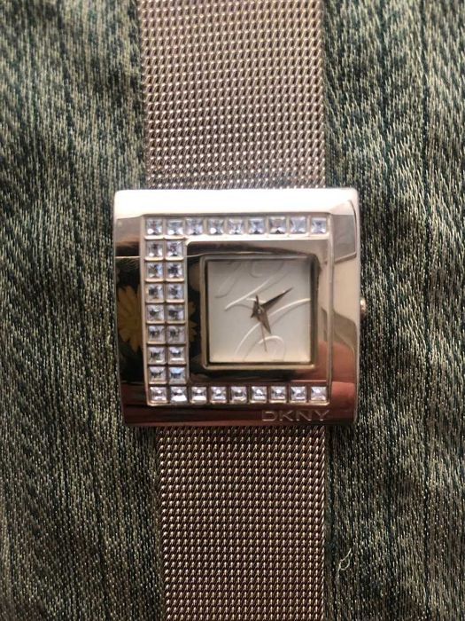 Ceas de dama DKNY auriu
