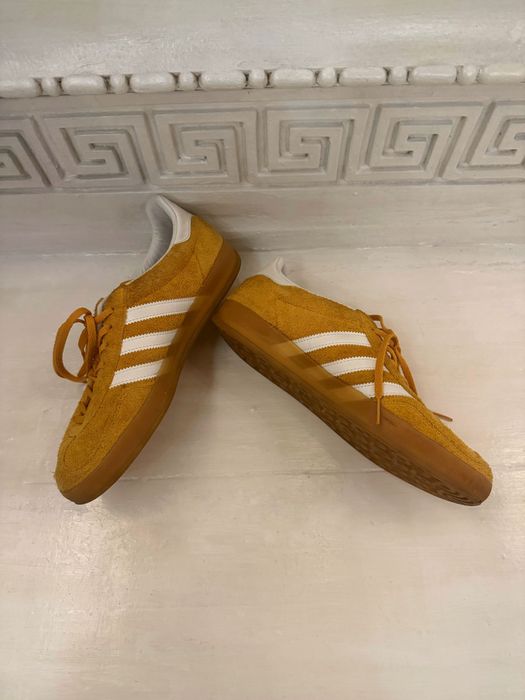 Adidas gazelle .