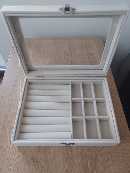 Чисто нова кутия за бижута