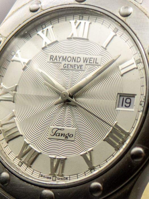 Продавам мъжки часовник Raymond Weil