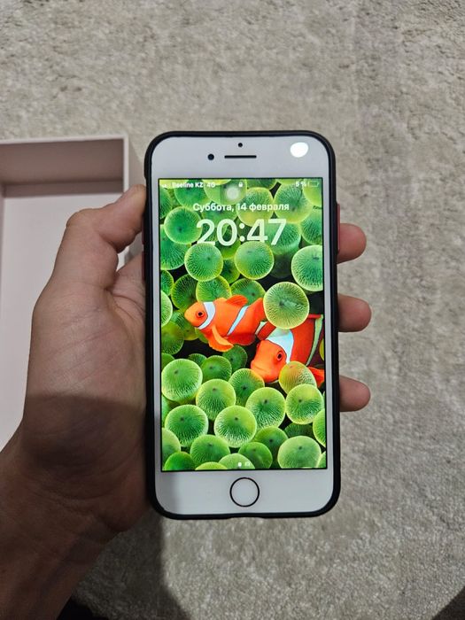 Продам айфон 8.