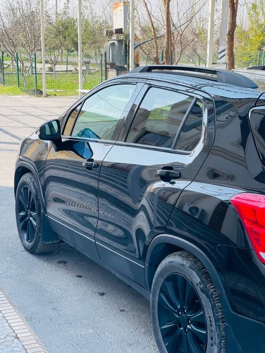 “Tracker_1 Primer rangi qora sotuvda