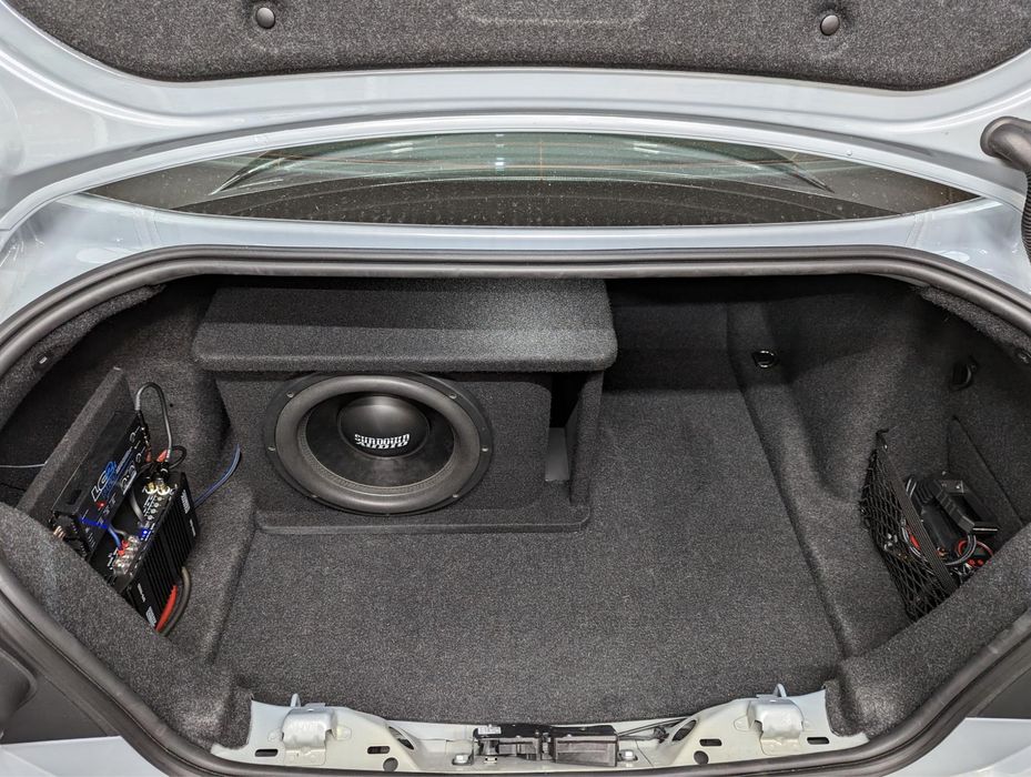 Montaj subwoofer auto