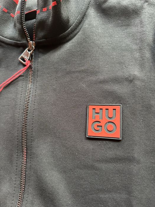 Мъжки,памучен,черен екип Hugo BOSS с гумирано лого и ципове на джобове