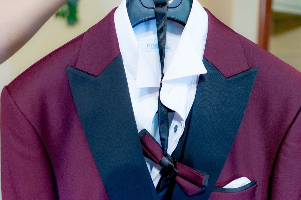 Vând costum de mire burgundy