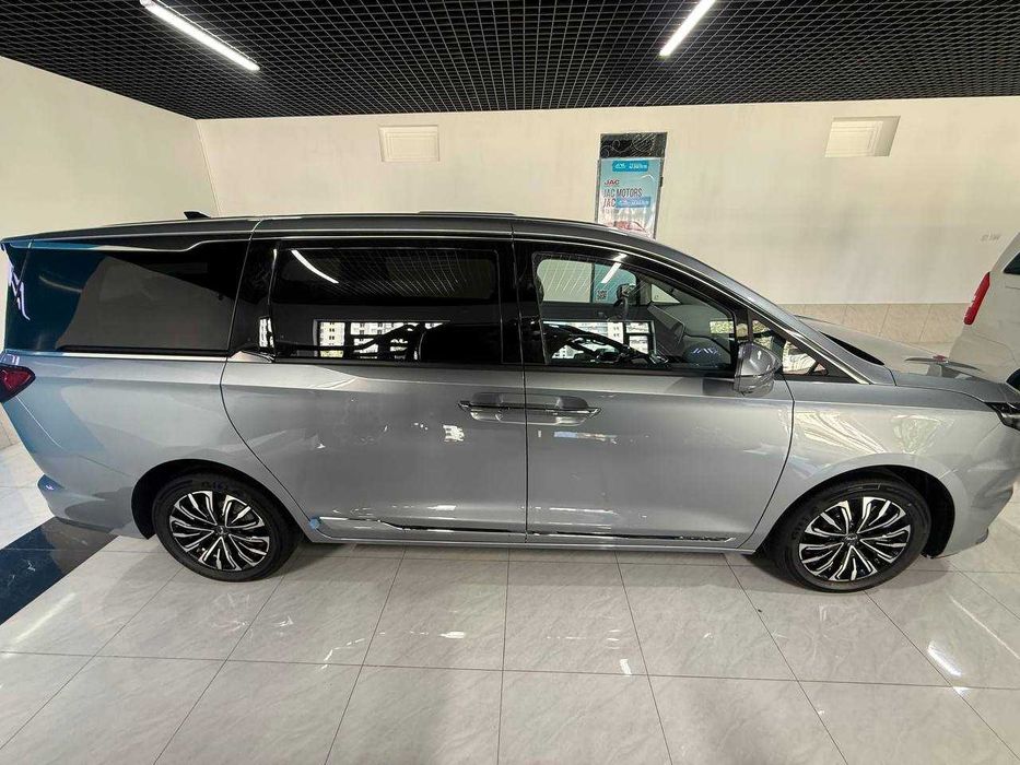 Yangi JAC RF8 — Premium minivenning yangi darajasi
