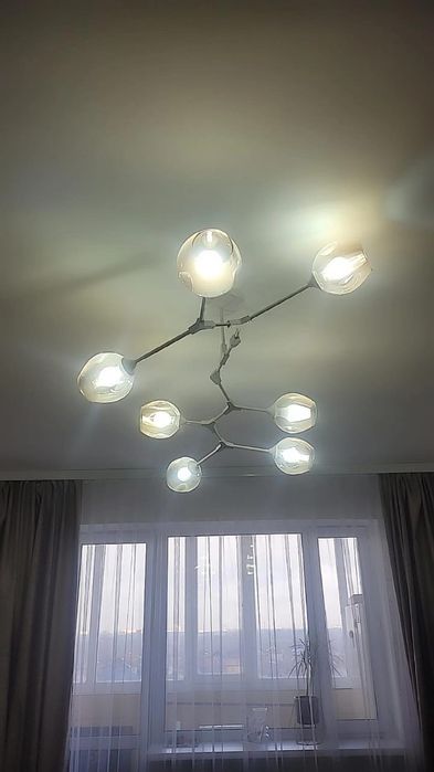 Люстра в хорошем состоянии