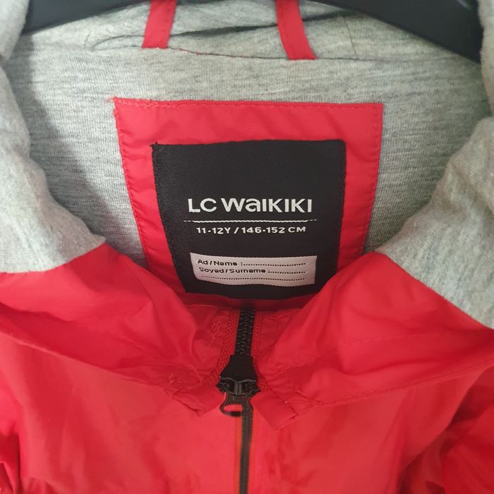 Geaca noua fara eticheta, cu un material foarte bun si super comoda