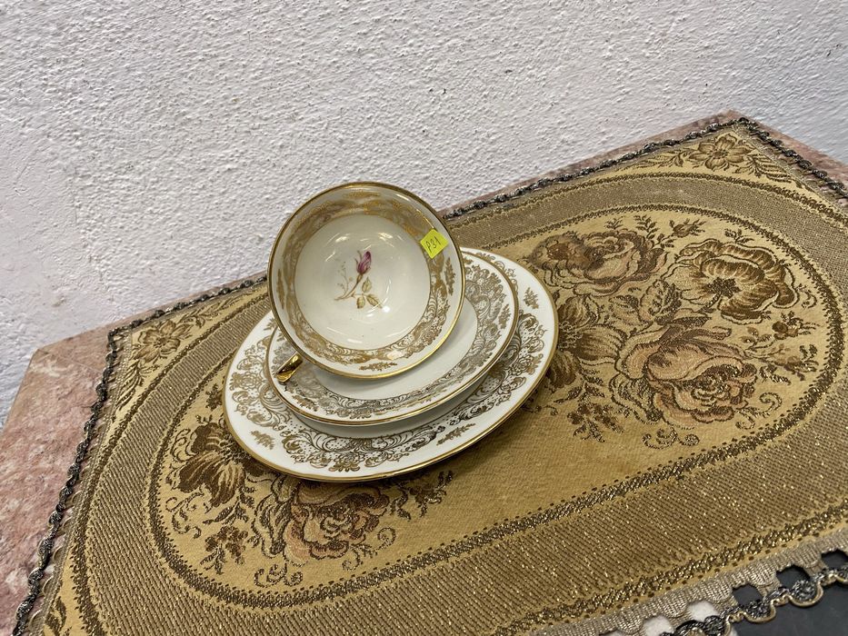 Немска порцеланова чаша троен сет костен порцелан с позлата