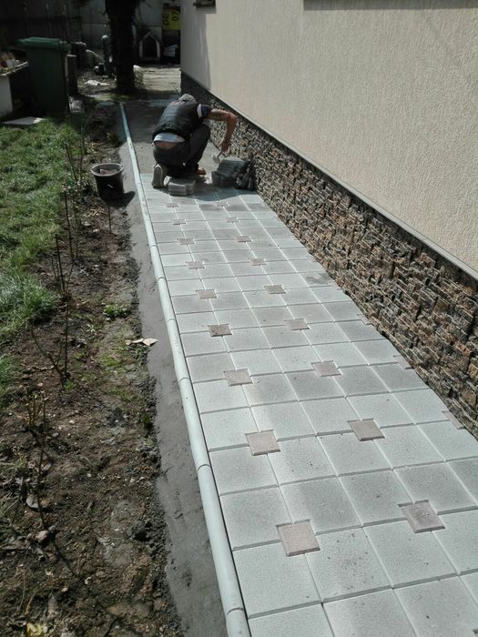 Fabricam pavaje pavele din beton aditivat - Model 20x20 cu 20x10