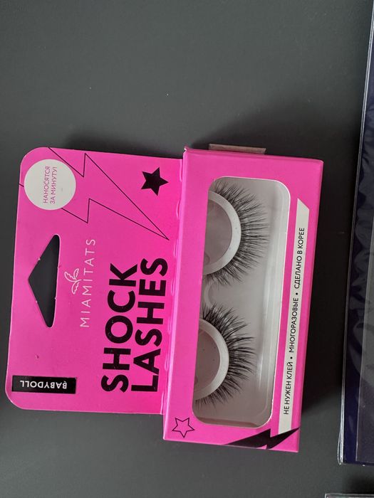 накладные ресницы, ногти