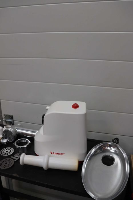 Beper Mash P102ROB200  месомелачка и доматомелачка, 1200W, аксесоари