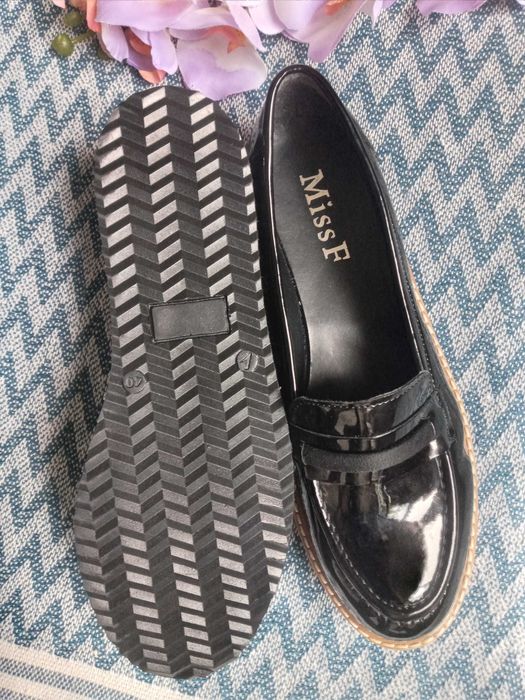 Новые фирменные туфли лоферы р-р: 39,5-40