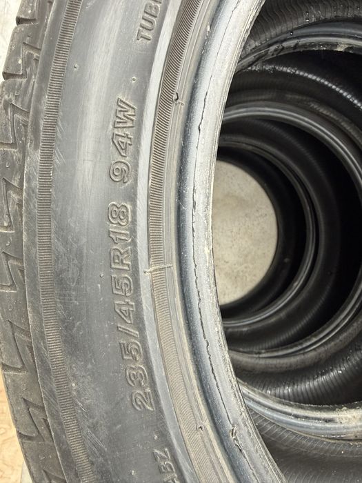 Шины б/у 235/45/18