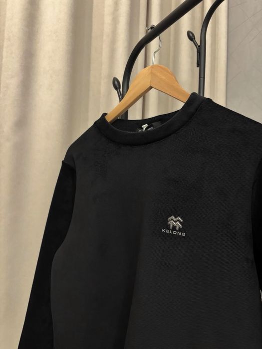 Черный свитер новый!!!