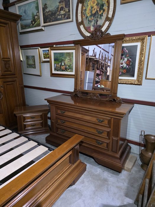 Dormitor lemn masiv Dulap pat noptiere comoda