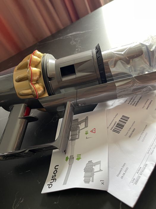 Aspirator v15 corp motor cu ciclon