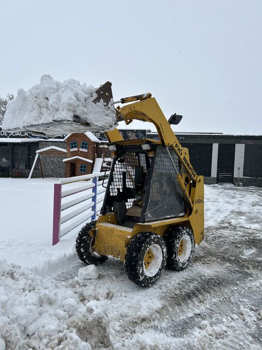 Inchiriez miniincarcator frontal Komatsu !