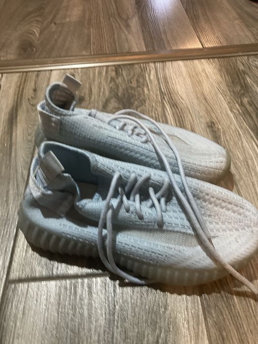 Продам кроссовки женские