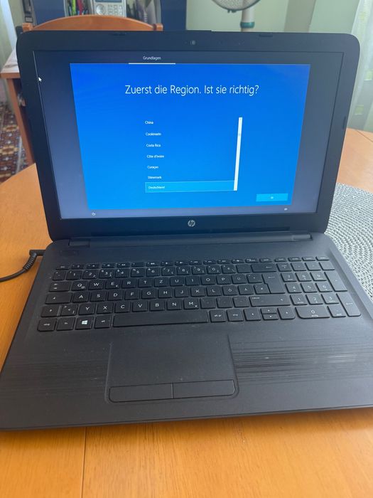 Лаптоп HP  15.6“ AMD A6 Quad-Core 8 GB RAM Windows 10 Pro