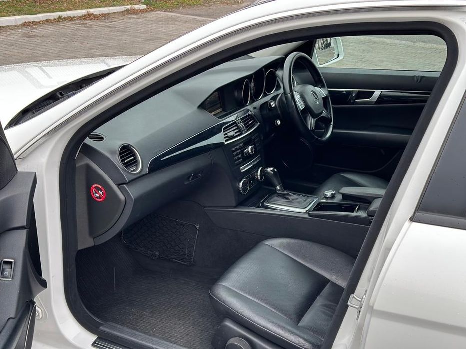 Dezmembrez mercedes w204, c class facelift,bara,capota,usa,aripa,