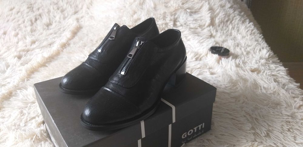 Обувь новая, кожаная