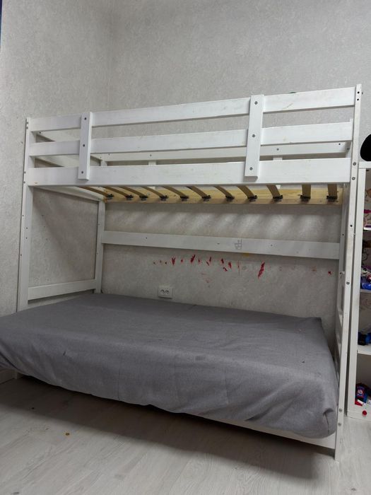Двухъярусная детская кровать