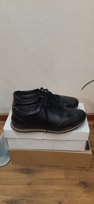 Продам зимние кроссовки