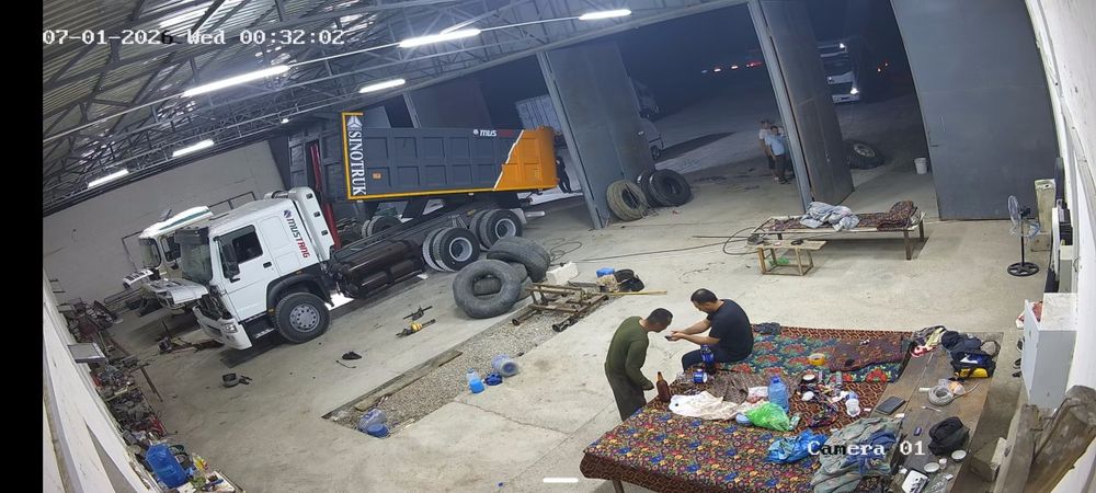 Ишлаб турган  грузовой автосервис сотилади. 45 сотих ер майдони билан.
