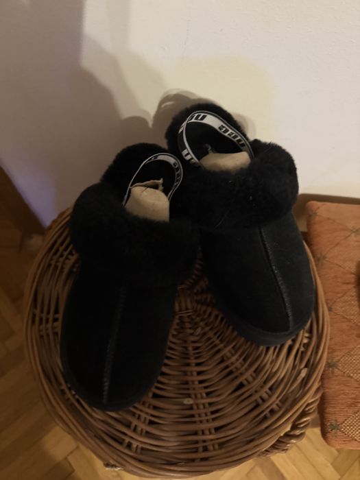 Papuci marca UGG piele intoarsa