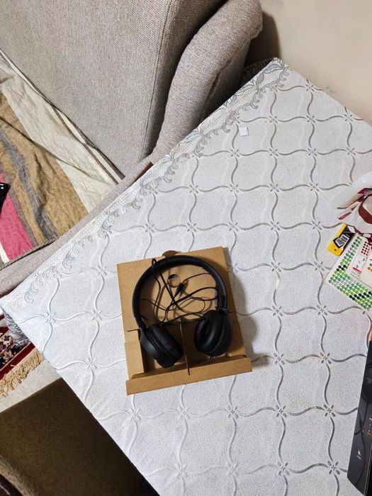 JBL- наушники с проводом